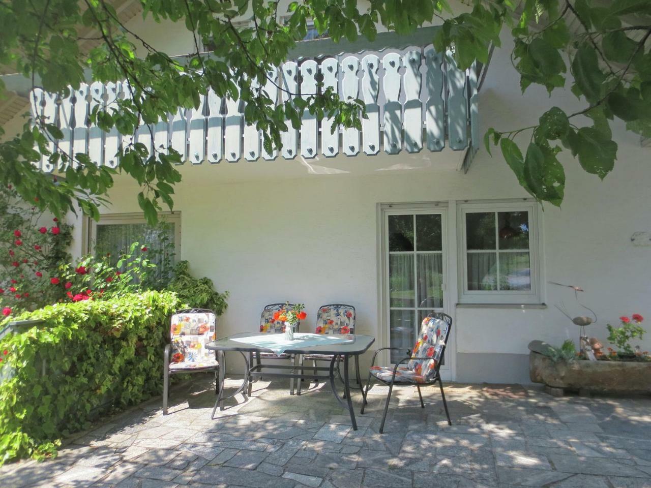 Modern Apartment In Goggersreut With Terrace 론바크 외부 사진